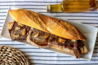 Bocadillo ternera especial.