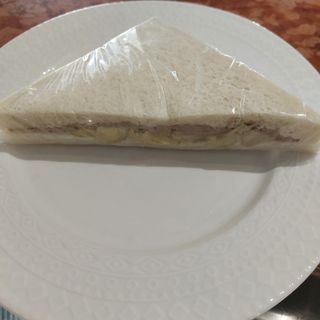 Tramezzino con carciofini di tonno