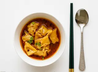 Wonton En Salsa Picante Estilo Sichuan (8 Uds.)