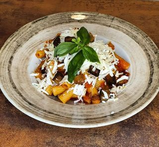 MEZZE MANICHE ALLA NORMA