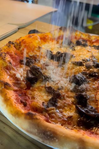 Pizza Rabo De Toro (32 Cm.)