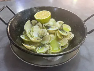 Almejas al vapor