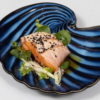 126.- Tataki de Salmón(4U)