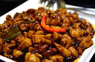 Kon-Bao De Cerdo En Salsa Picante