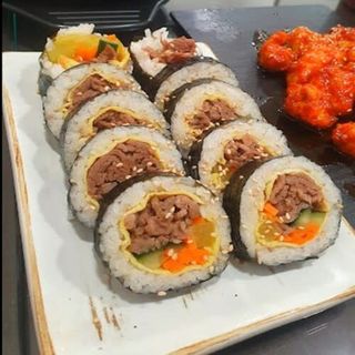 Gimbab De Atún Sarteado Con Kimchi