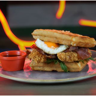 CHICKEN & WAFFLES