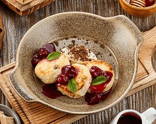 Сирники з вишневим кюлі (240г)