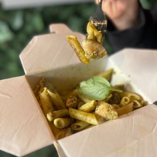 Massa Frango ao Pesto