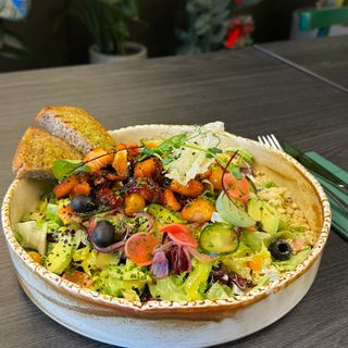 Sałatka z łososiem