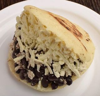 Arepa Dominó