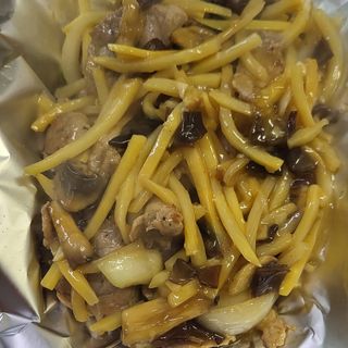 Wieprzowina z bambusem i grzybami