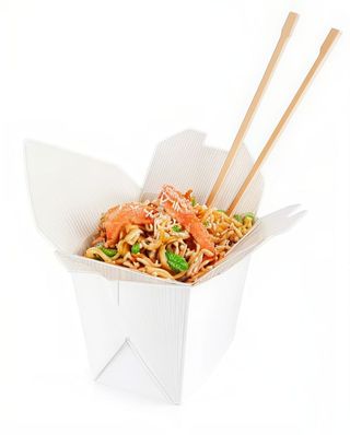 Makaron po tajsku z kurczakiem