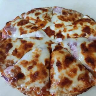 Pizza  Queijo e Fiambre