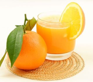 Zumo Natural De Naranja, Mango Y Piña