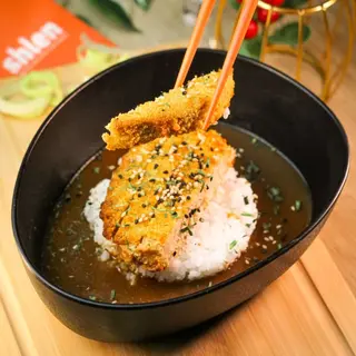 Katshlen Curry con Arroz Jazmín.