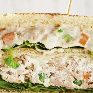 Sándwich Vegetal De Atún