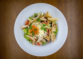 Salata primavera cu piept de pui