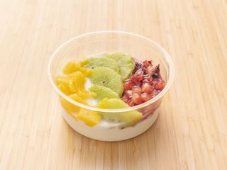 Bowl de yogur artesano griego con fruta