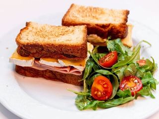 Sándwich de Jamón y Brie