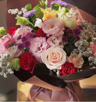 Ramo de Rosas e Lisianthus
