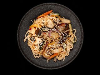 Udon z kurczakiem (350g)