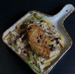 Куряче філе під соусом дорблю