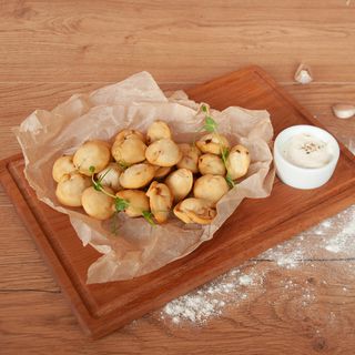 Пельмені фрі з соусом (250г)