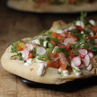 Pinsa De Salmón (20 Cm. x 38 Cm.)