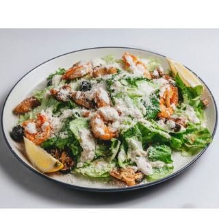 Салат с морским коктейлем, заправленный сливочным соусом (350гр)