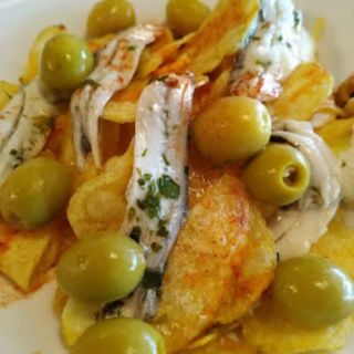 Boquerones En Vinagre Con Olivas Rellenas