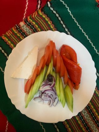 30.Редена салата с краве сирене (350г)