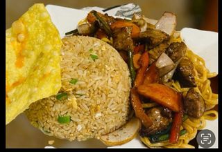 Chaufa Con Tallarín Saltado