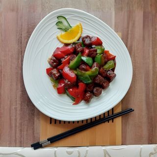 57 Pileće kuglice sa crni-biber sos