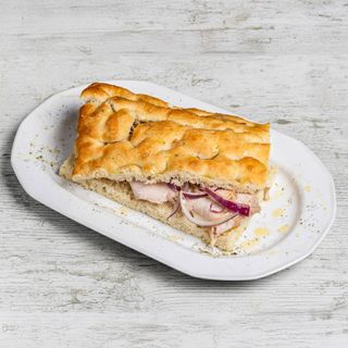 12. Provola Dop, Porchetta, Miel y Cebolla Roja