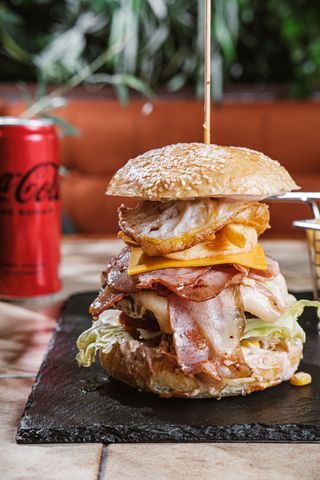 პუზო ბურგერი