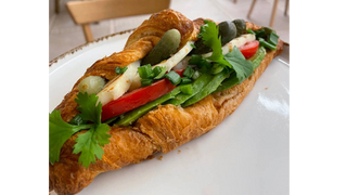 Croissant z Serem Halloumi