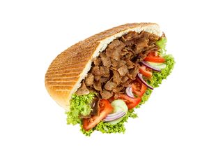 Kebab w bułce z kurczakiem lub baraniną