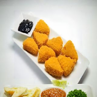 Топени сиренца със сладко от боровинки