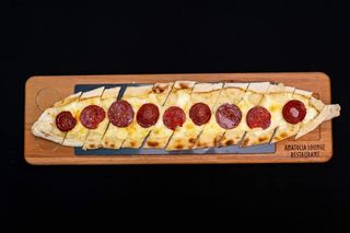 Pide sa sirom i sudžukom