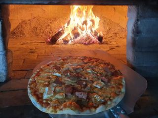 Pizza Grande Paté con Queso de Cabra y Queso Brie