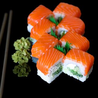 Рол чука з лососем (260г)