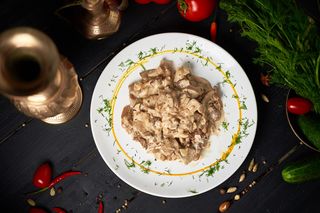 Мясо с грибами в сливочном соусе (300гр)