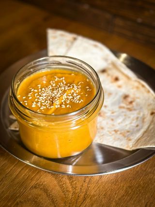 hummus mango-sriracha + lawasz