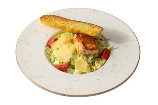 Салата Цезар с филе от сьомга на грил (340г)