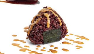 061. Onigiri black spicy salmone