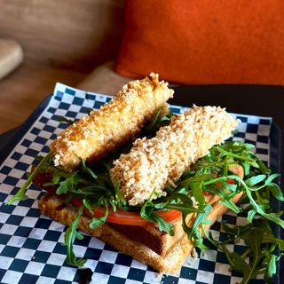 Тост з моцарелою фрі