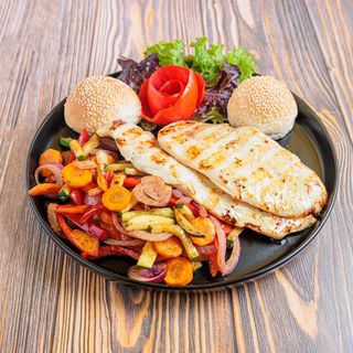 Piletina sa grilovanim povrćem