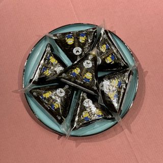 Онигири с тунцом