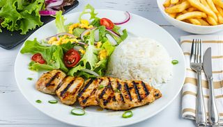 Kura + ryż  + sałatka