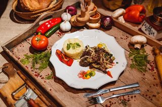 Ficăței de pasăre cu ceapă la tigaie